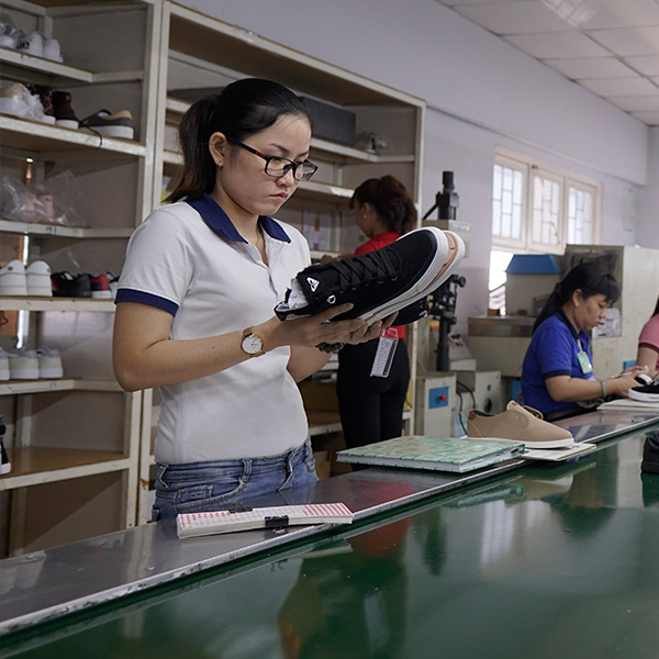 Chuyện kể của những đôi giày - Ông Hà Duy Hưng - Chủ tịch HĐQT Đông Hưng Footwear Group